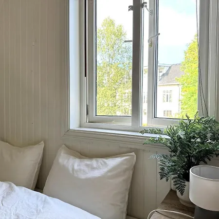 Cozy Penthouse Retreat With Amazing Views 아파트 *