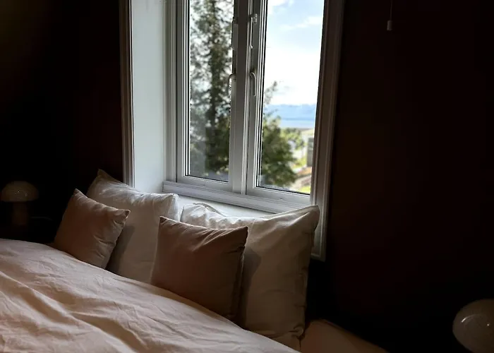 Cozy Penthouse Retreat With Amazing Views 아파트